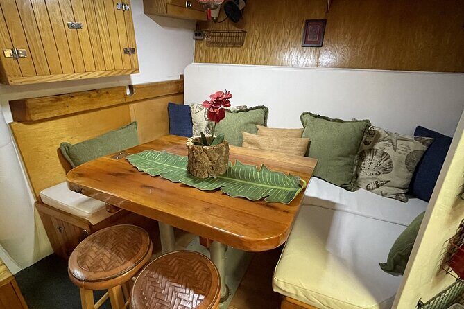 2-Hour Sunset Sailing With Wine In Stock Island - Drinks and Snacks: The Part That Makes Two Hours Feel Like More