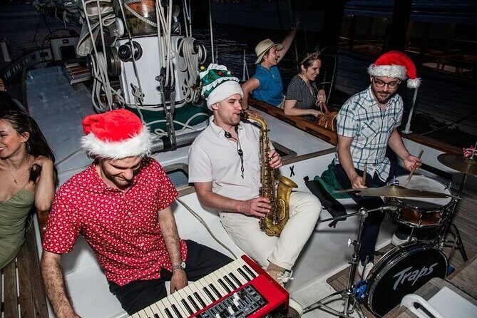 Key West Christmas Cruise with Live Band and Drinks - Key West Waterfront Views: What You’ll See From the Water