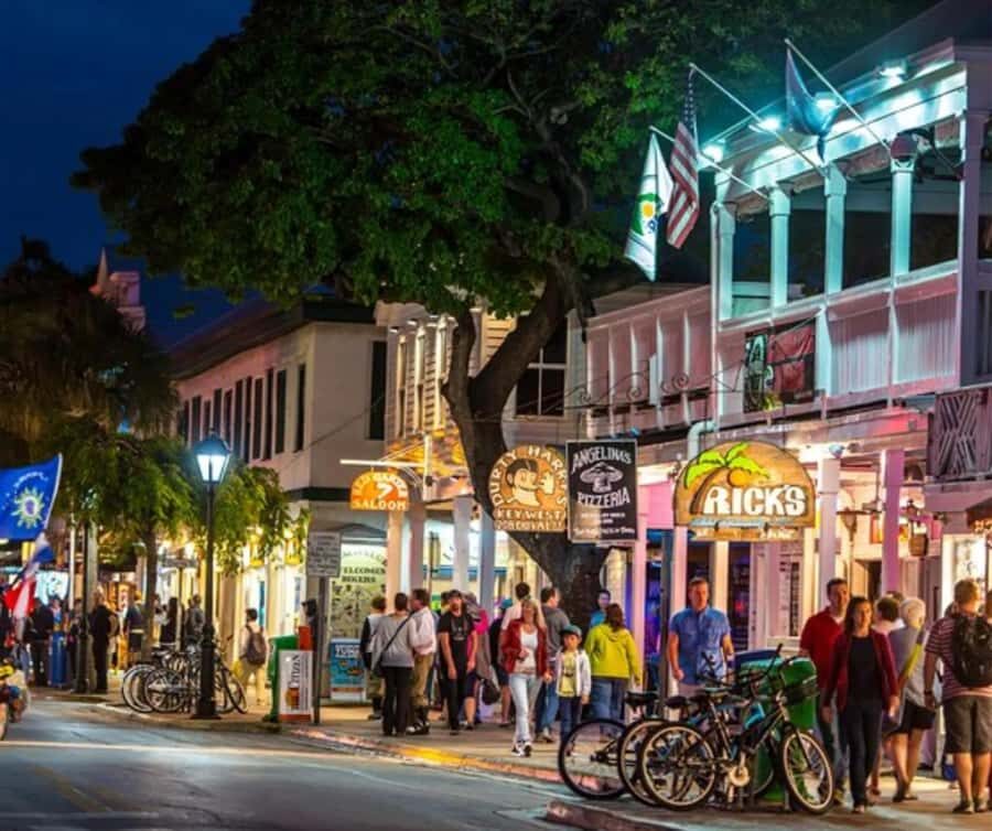 Key West: Ghosts of Key West Walking Tour - Casa Antigua and Curry Mansion Inn: Mansion Energy and Dark Tales