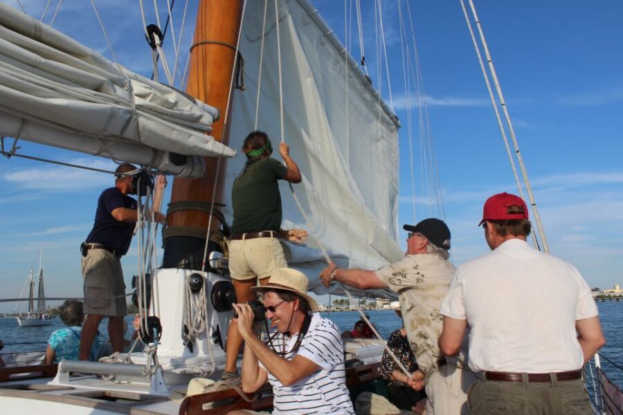 Key West: Schooner Day Sail with Onboard Bar - Meeting at 202 William Street and boarding without stress