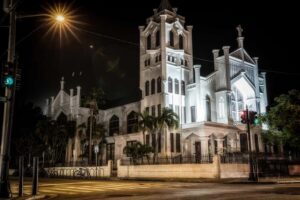 Key West: Southernmost Ghosts Haunted Walking Tour - Meet at the Amsterdam Curry Mansion Inn (and why the lantern matters)