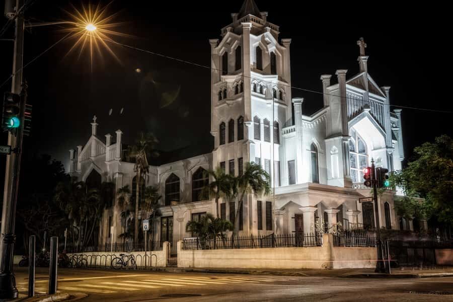 Key West: Southernmost Ghosts Haunted Walking Tour - Meet at the Amsterdam Curry Mansion Inn (and why the lantern matters)