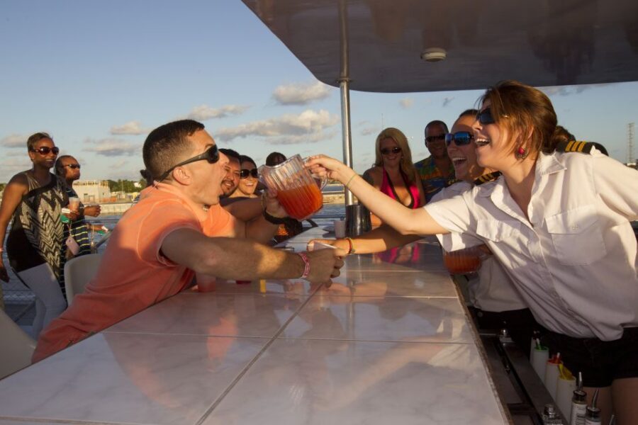 Key West: Sunset Dinner Cruise with Open Bar & Live Music - The mixed stuff worth knowing: seating, lines, and comfort